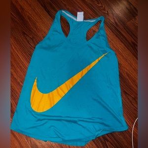 Nike small workout top